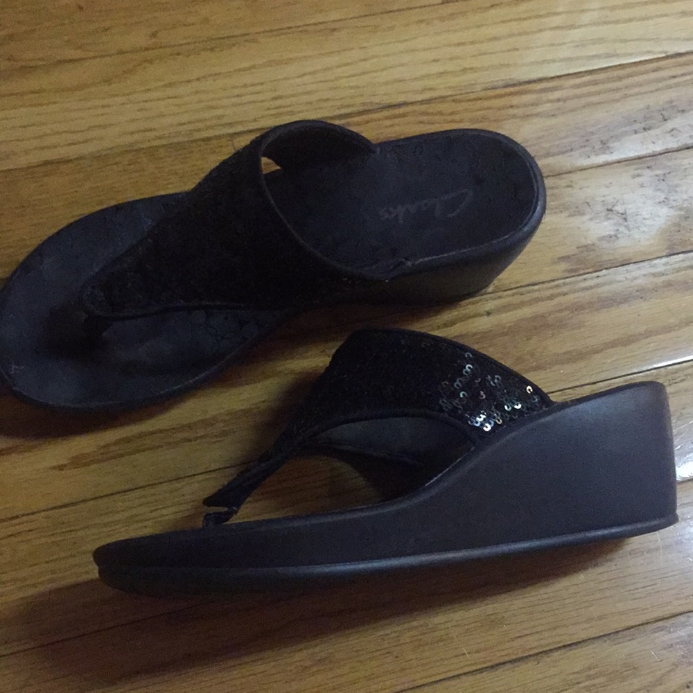 Clark’s women sequin wedge flip flops size 8